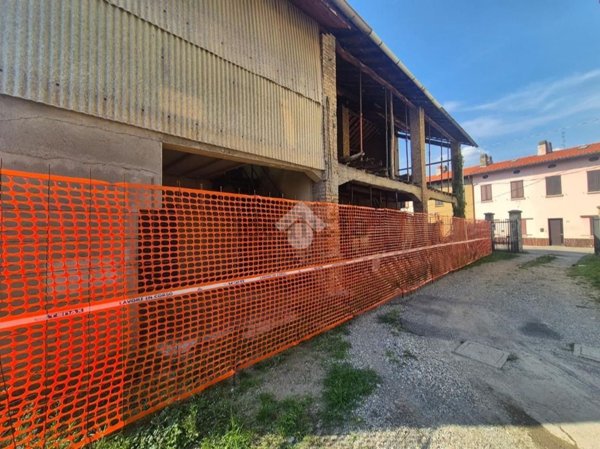 casale in vendita a Mezzago in zona Cascina Orobona