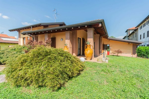 casa indipendente in vendita a Mezzago in zona Cascina Orobona