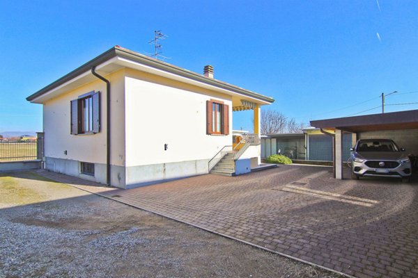 casa indipendente in vendita a Misinto in zona Cascina Nuova