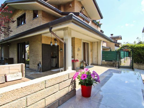 casa indipendente in vendita a Misinto in zona Cascina Nuova