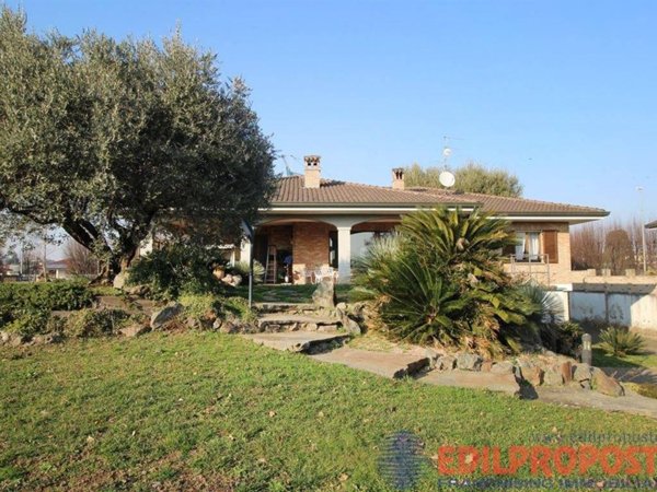 casa indipendente in vendita a Misinto