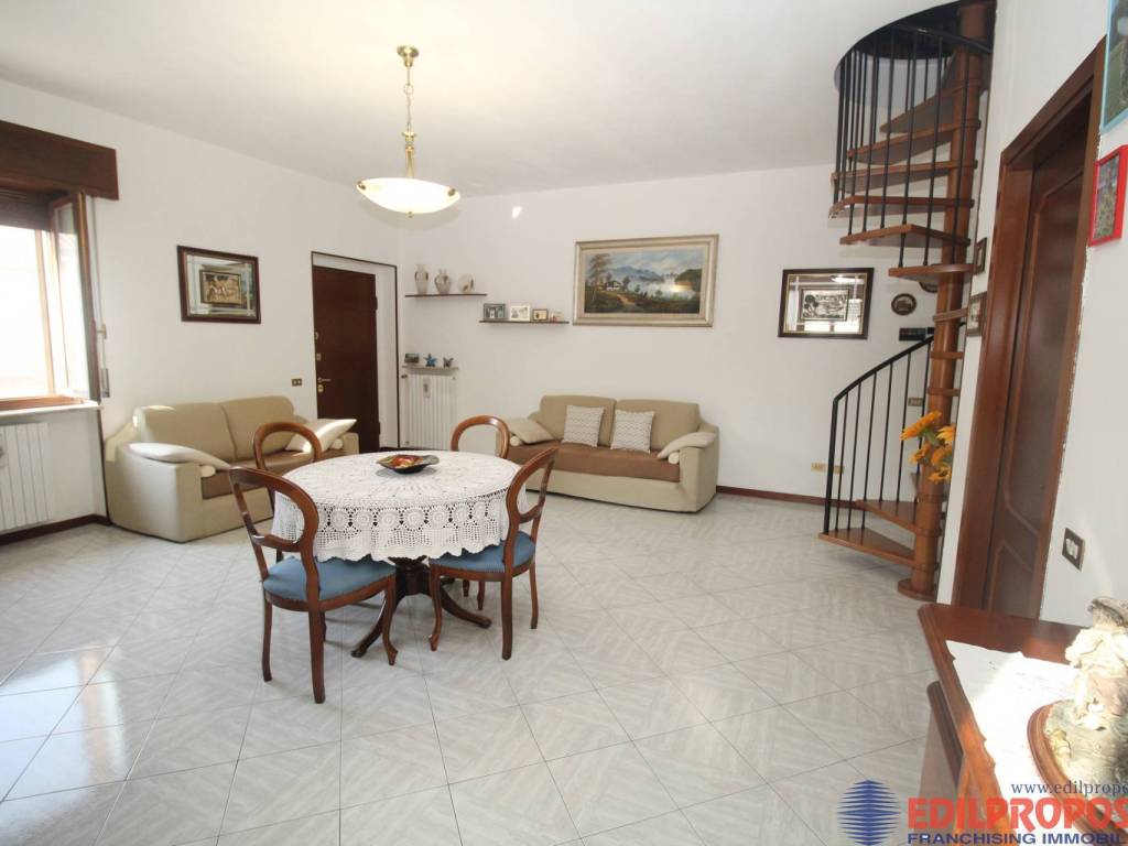 appartamento in vendita a Misinto