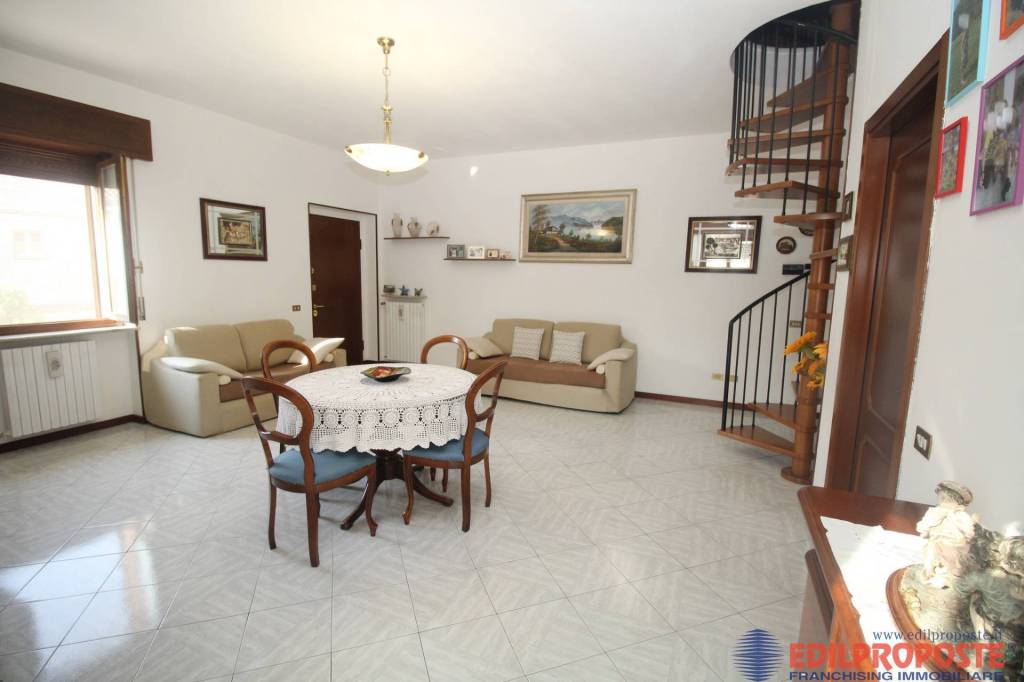 appartamento in vendita a Misinto