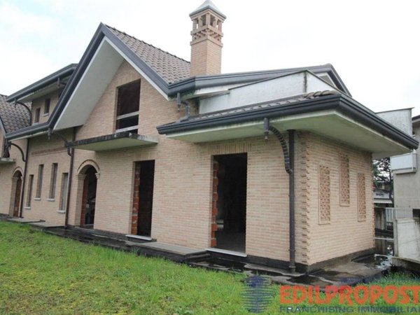 casa indipendente in vendita a Misinto in zona Cascina Nuova