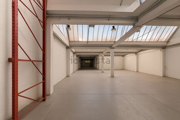 capannone in vendita a Misinto