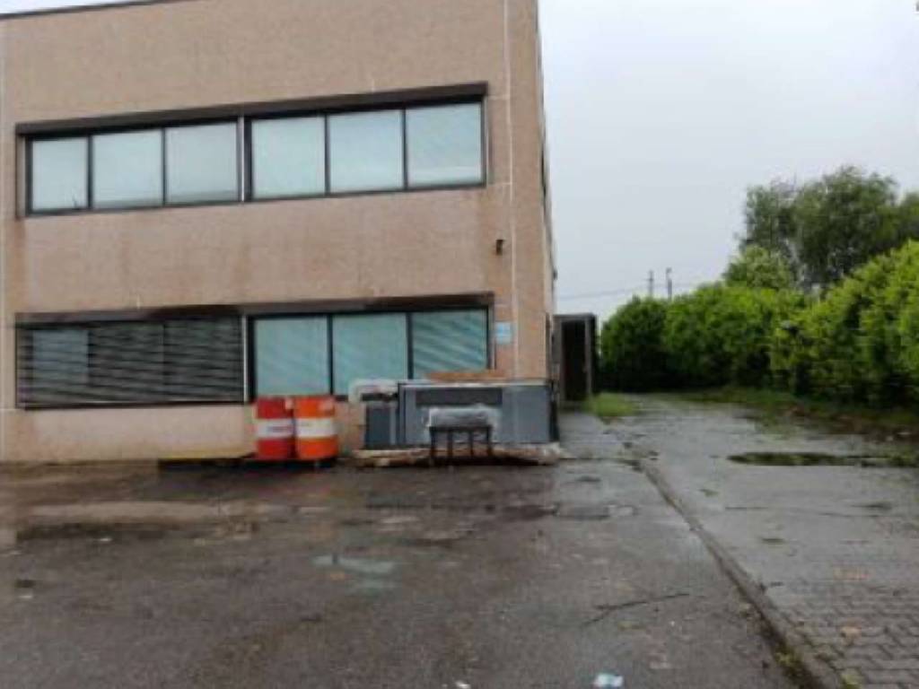 locale commerciale in vendita a Misinto