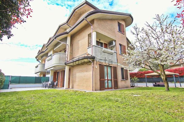 appartamento in vendita a Misinto in zona Cascina Nuova