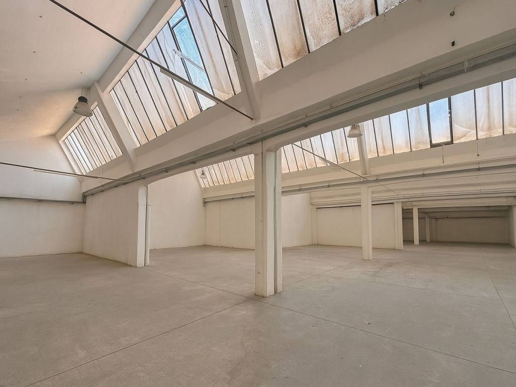 locale commerciale in vendita a Misinto