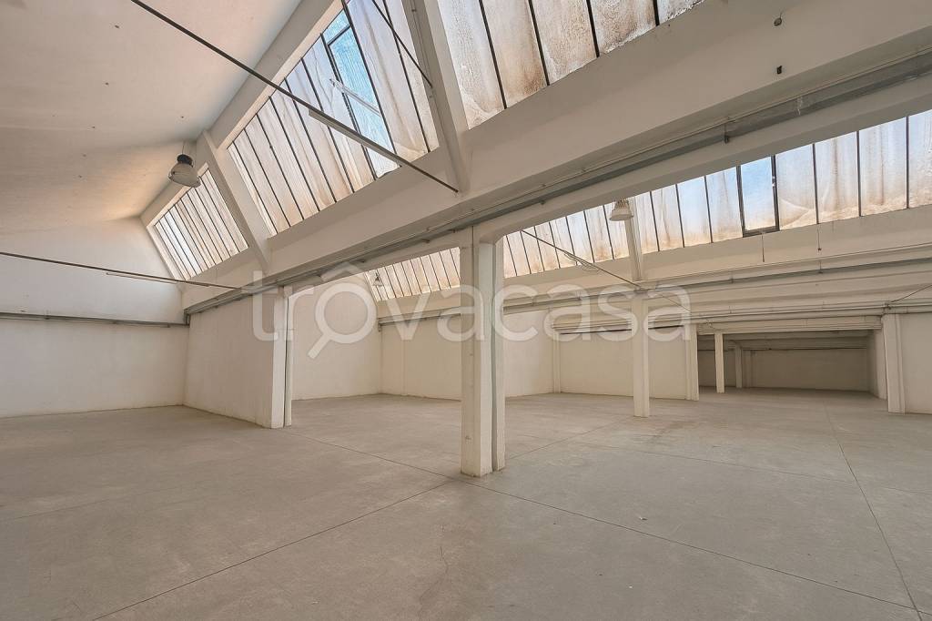 locale commerciale in vendita a Misinto