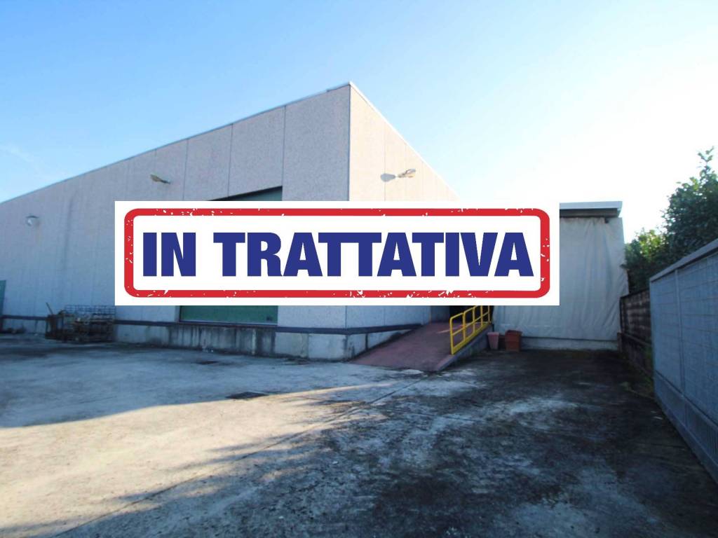 locale commerciale in vendita a Misinto