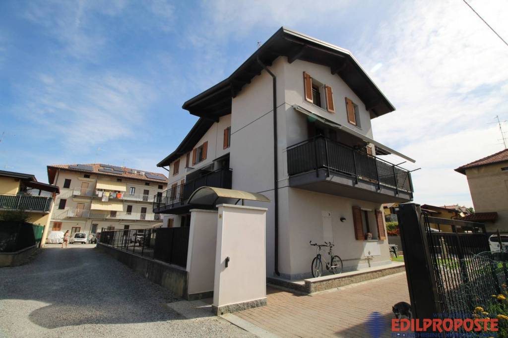 appartamento in vendita a Misinto in zona Cascina Nuova