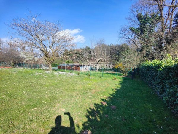 terreno edificabile in vendita a Misinto in zona Cascina Nuova