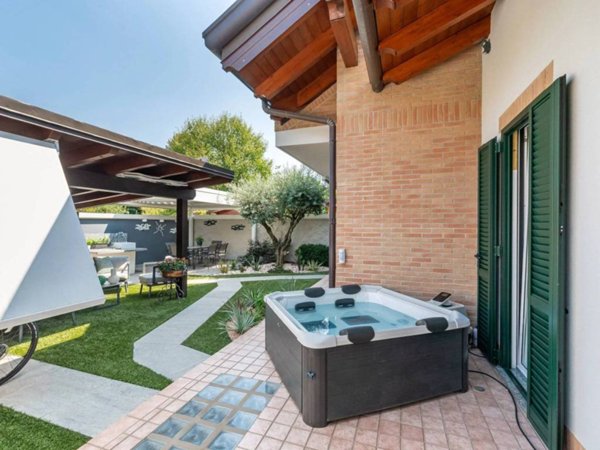 casa indipendente in vendita a Misinto in zona Cascina Nuova