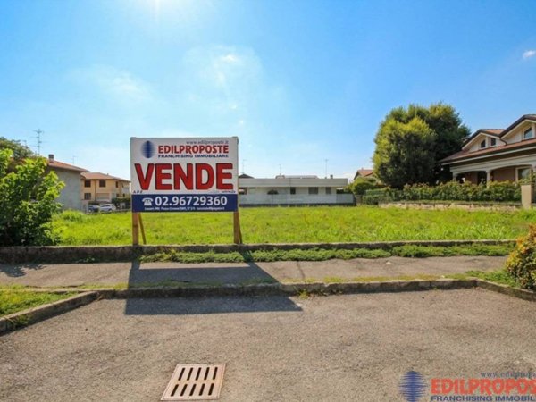 terreno edificabile in vendita a Misinto in zona Cascina Nuova