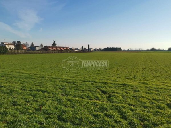 terreno edificabile in vendita a Misinto in zona Cascina Nuova