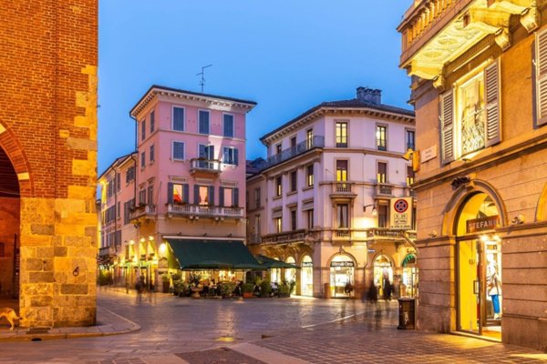 appartamento in vendita a Monza in zona Centro Storico