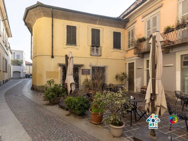 intera palazzina in vendita a Monza in zona Centro Storico