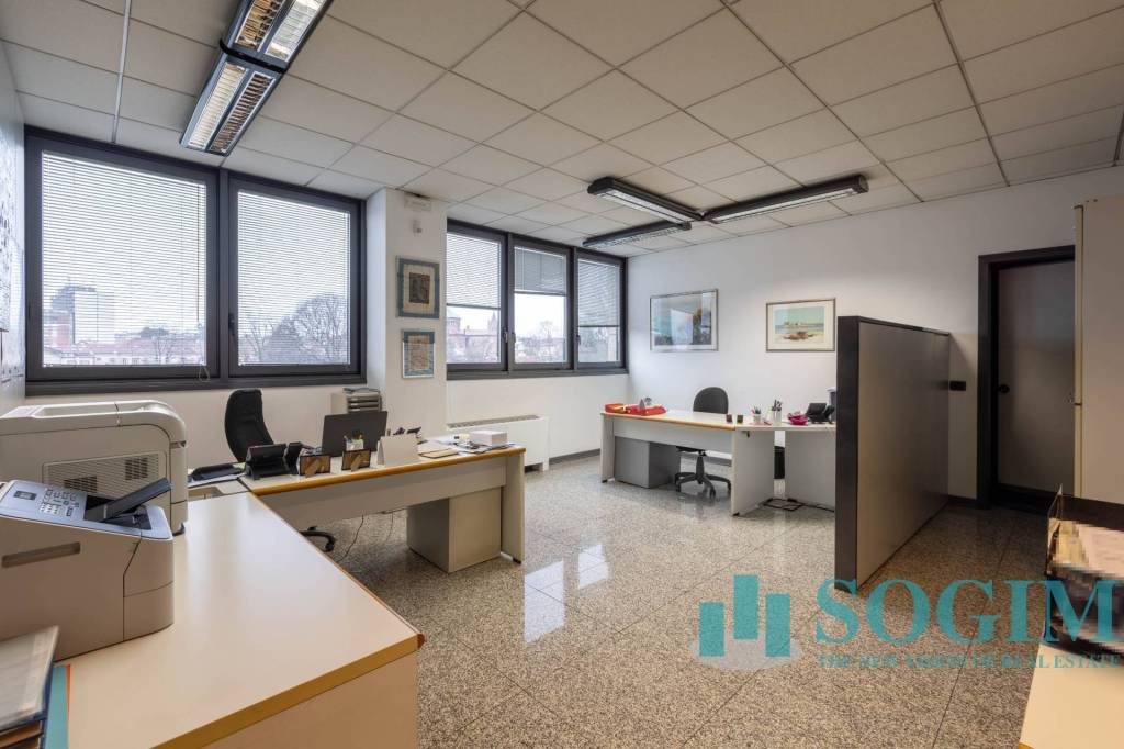 ufficio in vendita a Monza in zona Centro Storico