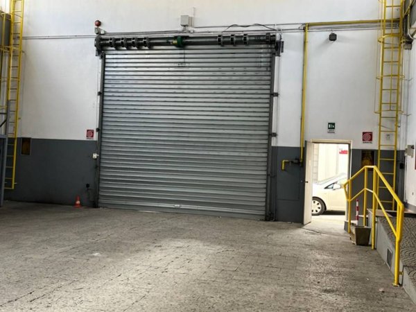capannone in vendita a Monza in zona Centro Storico