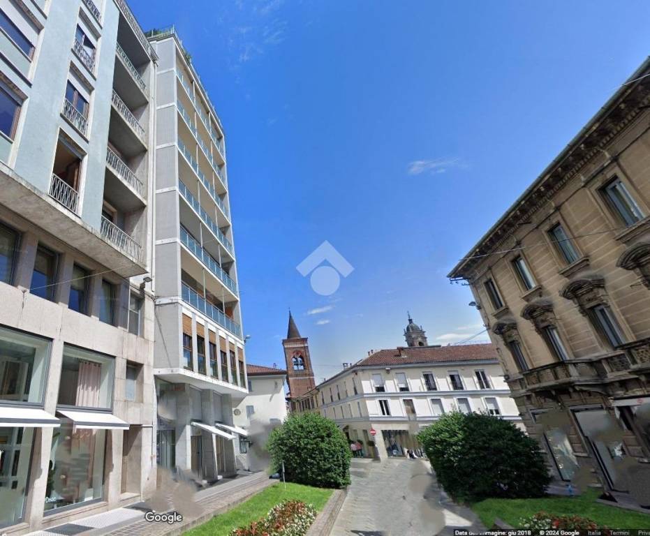 locale commerciale in vendita a Monza in zona Centro Storico