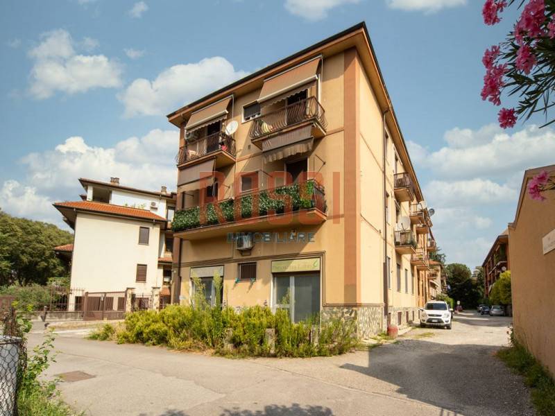 negozio in vendita a Monza