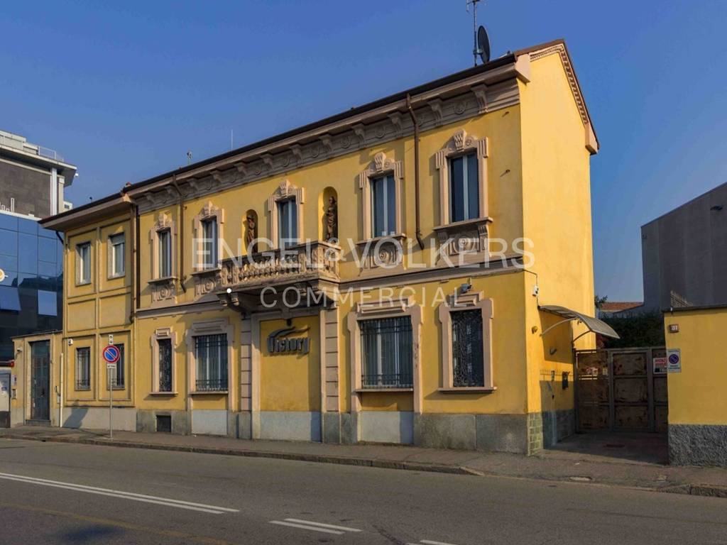 appartamento in vendita a Monza in zona Centro Storico