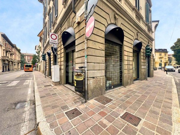 negozio in vendita a Monza in zona Centro Storico