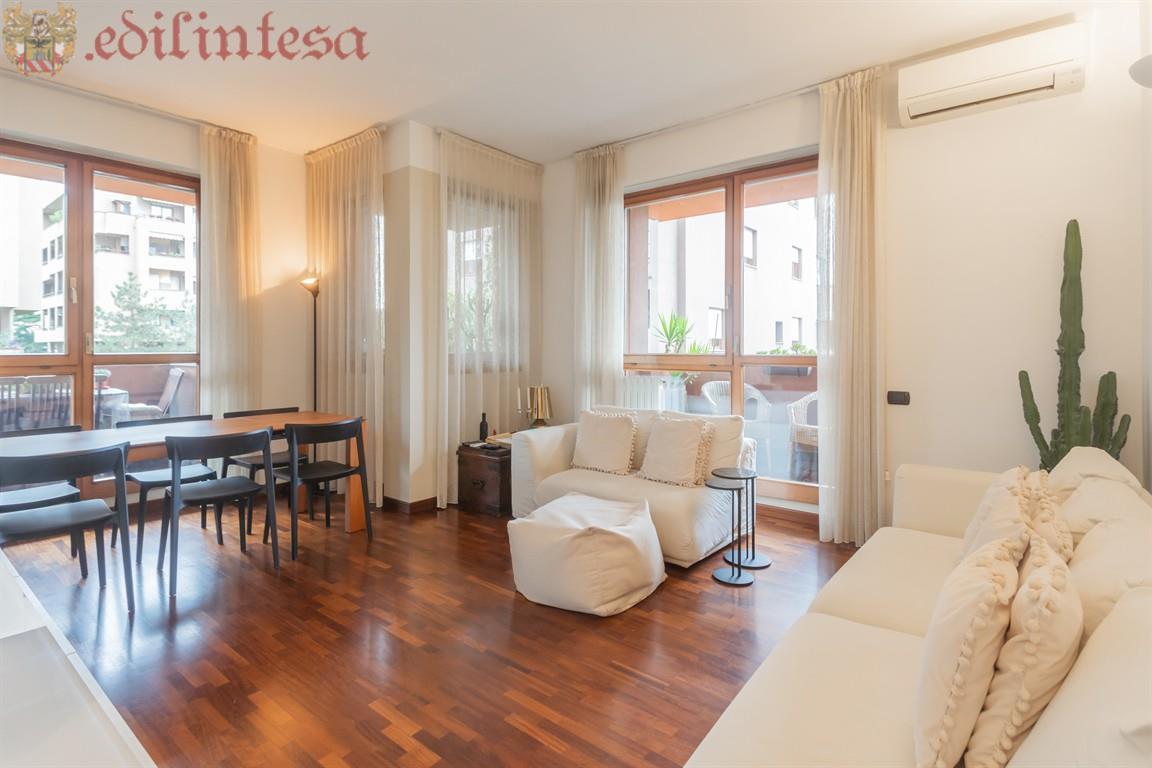 appartamento in vendita a Monza in zona Centro Storico