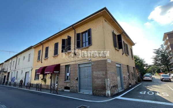 negozio in vendita a Monza