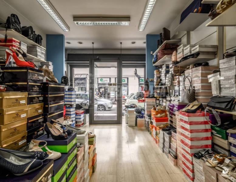locale commerciale in vendita a Monza