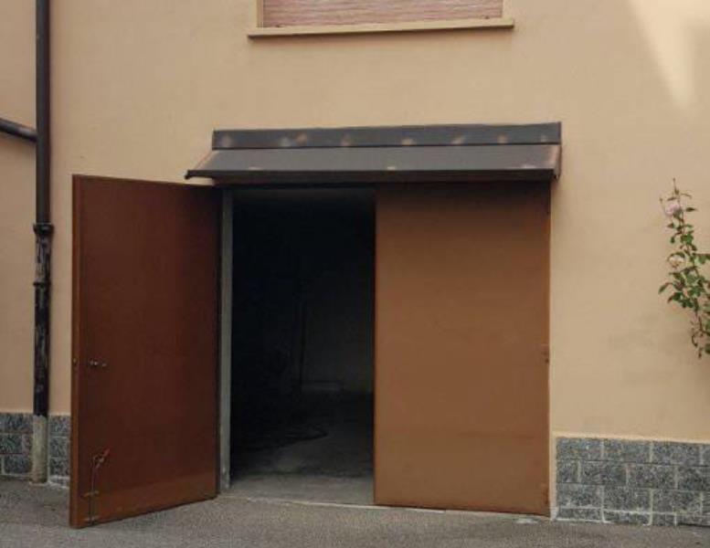 locale commerciale in vendita a Monza