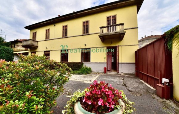 casa indipendente in vendita a Monza in zona Centro Storico