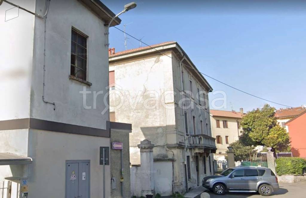 locale di sgombero in vendita a Monza