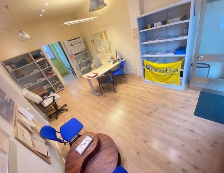 locale commerciale in vendita a Monza