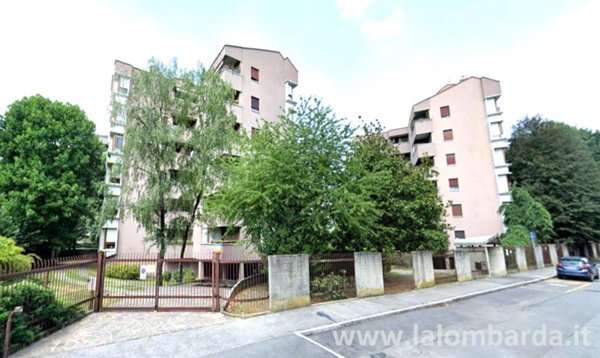 negozio in vendita a Monza