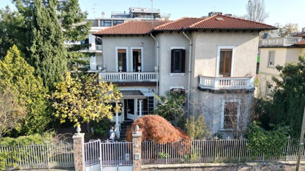 casa indipendente in vendita a Monza in zona Centro Storico