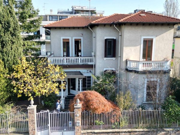 casa indipendente in vendita a Monza in zona Centro Storico