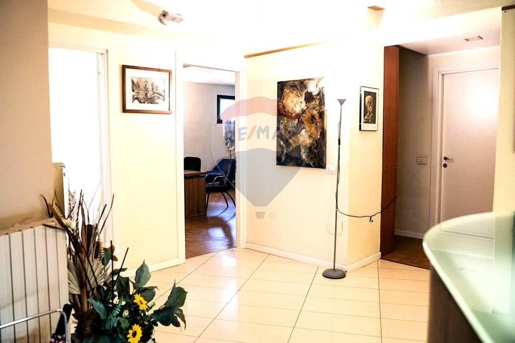 ufficio in vendita a Monza in zona Centro Storico