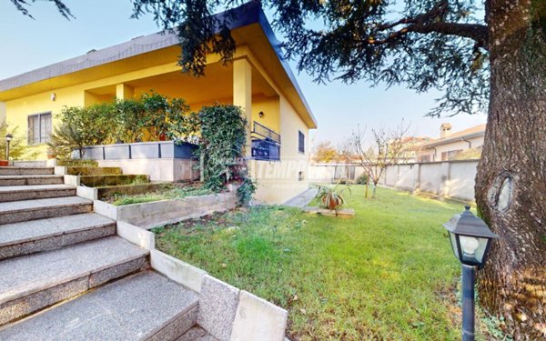 casa indipendente in vendita a Monza