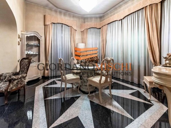 casa indipendente in vendita a Monza in zona Centro Storico