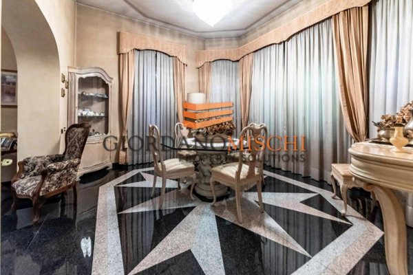 casa indipendente in vendita a Monza in zona Centro Storico