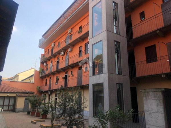 appartamento in vendita a Monza in zona Centro Storico