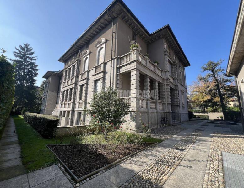 appartamento in vendita a Monza in zona Centro Storico