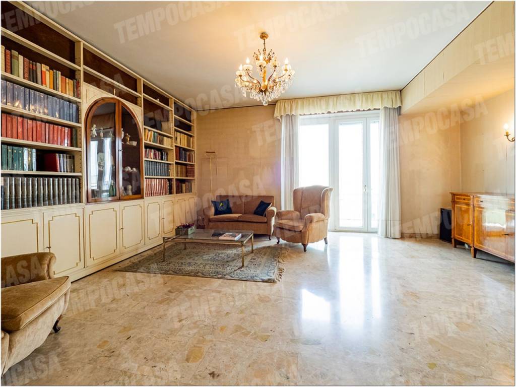 appartamento in vendita a Monza in zona Centro Storico