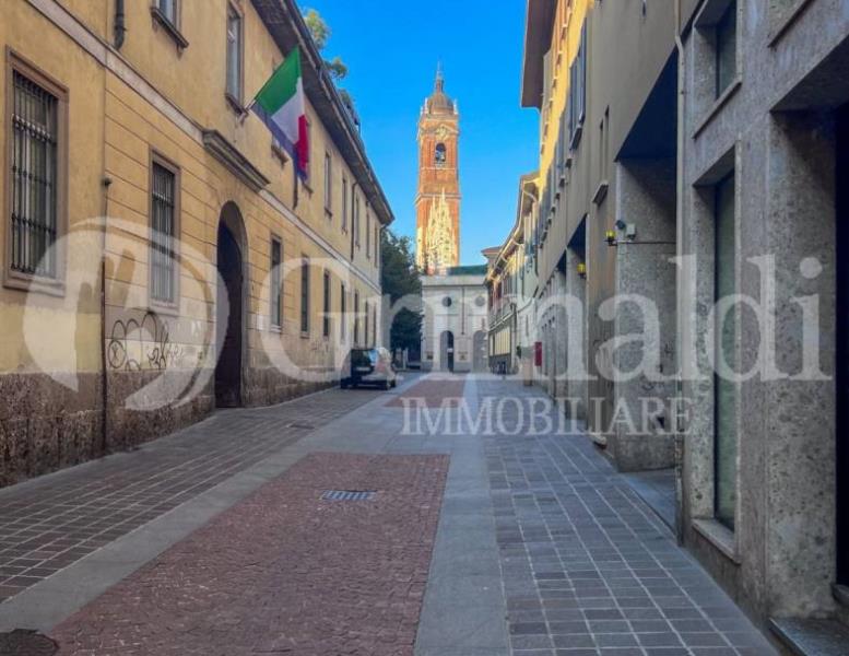 locale commerciale in vendita a Monza in zona Centro Storico