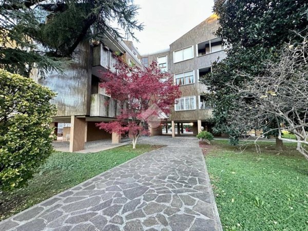 appartamento in vendita a Monza in zona Centro Storico