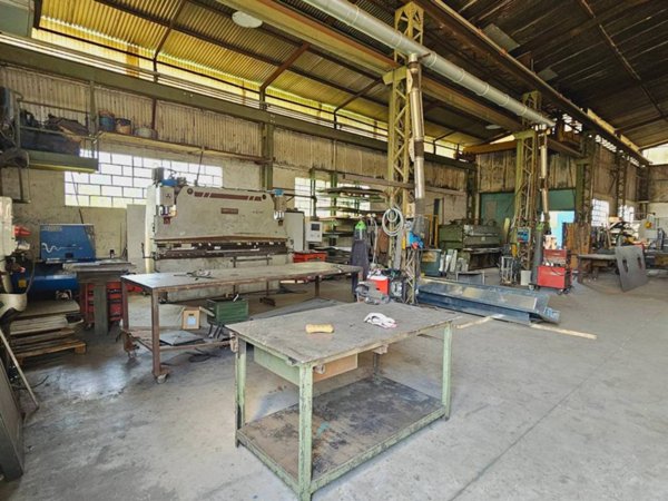 locale commerciale in vendita a Monza