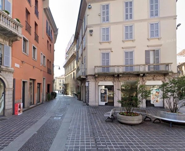 negozio in vendita a Monza in zona Centro Storico