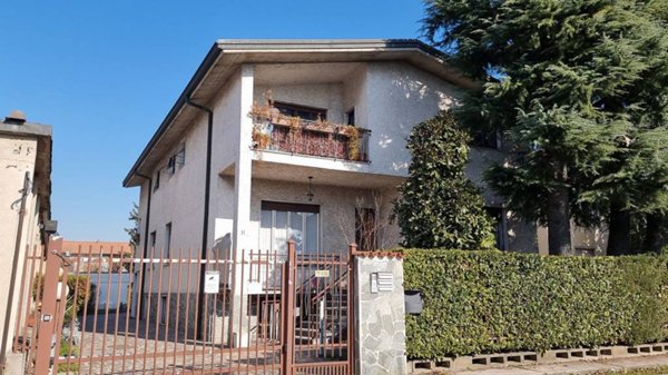 casa indipendente in vendita a Monza