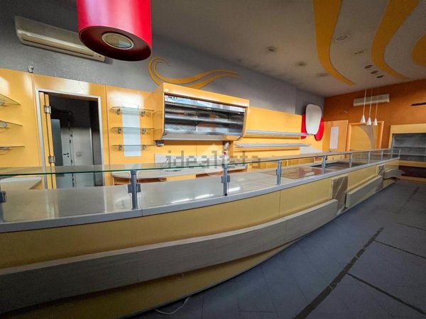 negozio in vendita a Monza in zona Ospedale San Gerardo